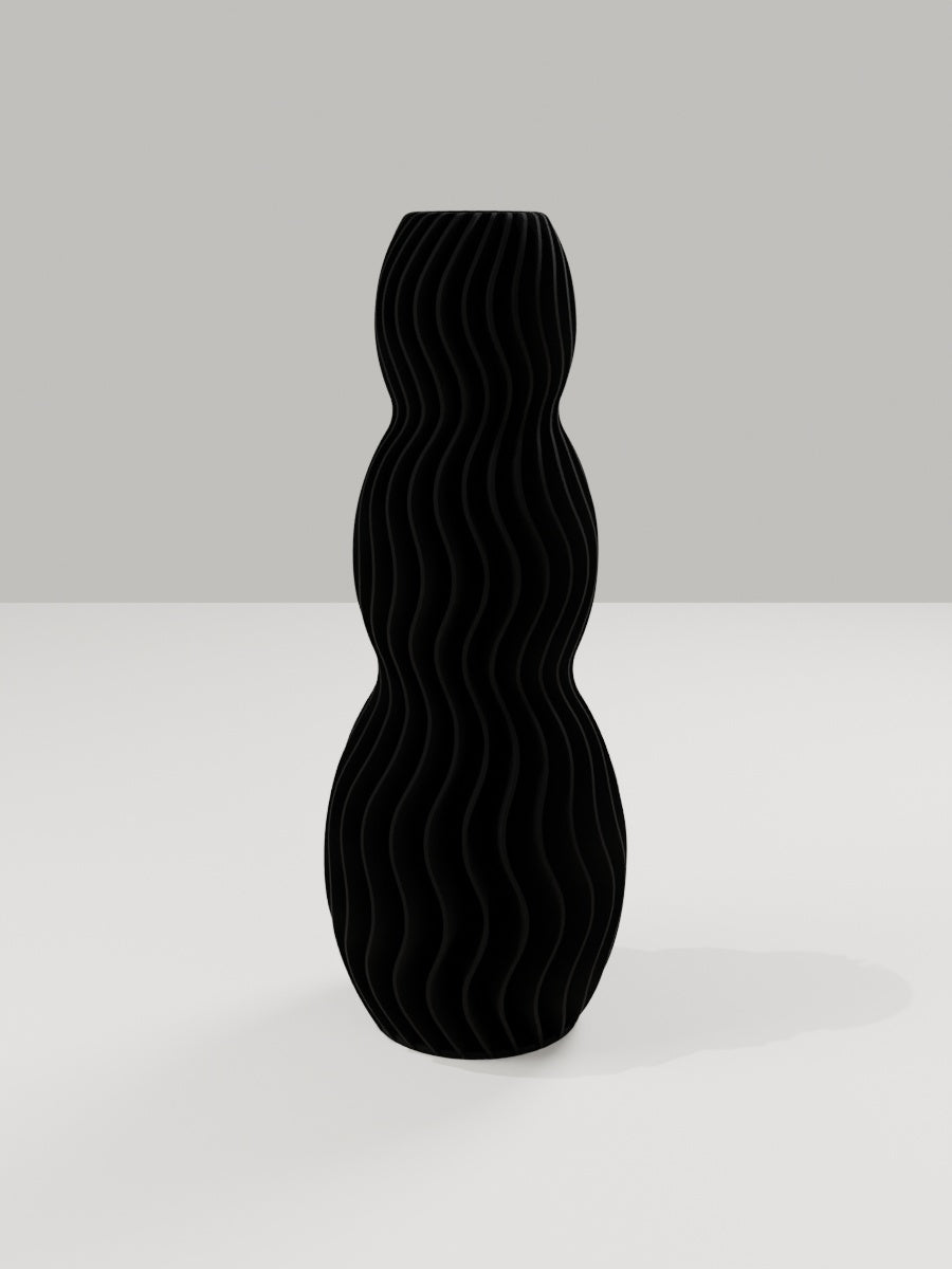 Wave Vase No. 03 in Kohlschwarz – quelia Dekovase aus dem 3D-Druck