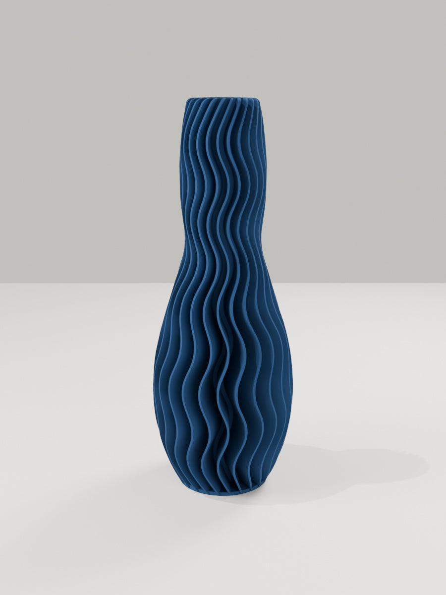 Wave Vase No. 04 in Marineblau – quelia Dekovase aus dem 3D-Druck